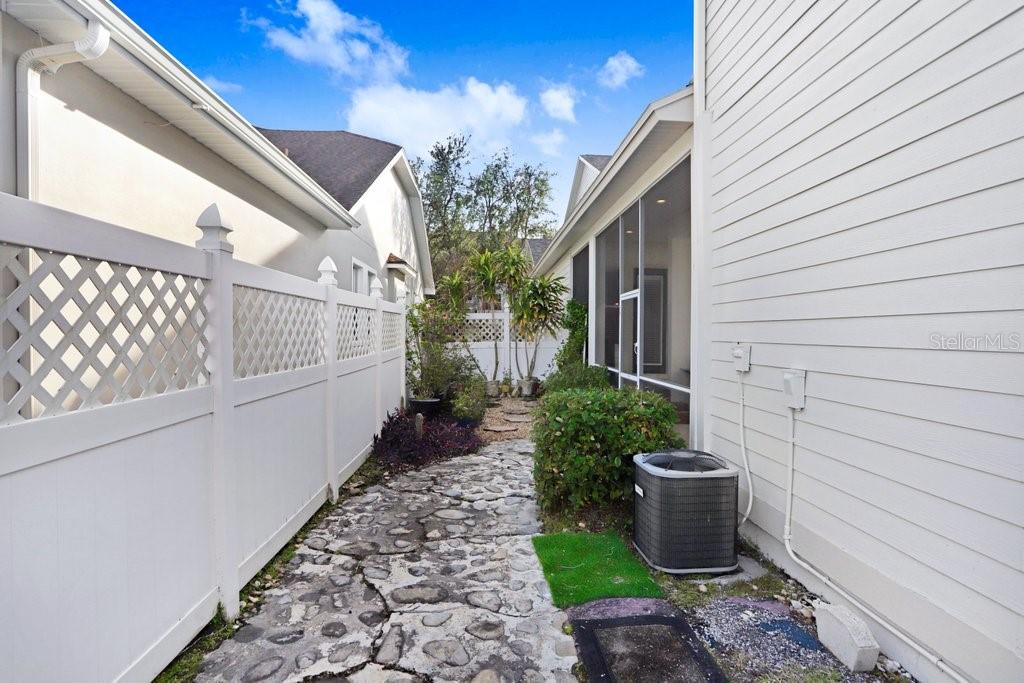 10023 BROMPTON DR, TAMPA, FL, 33626