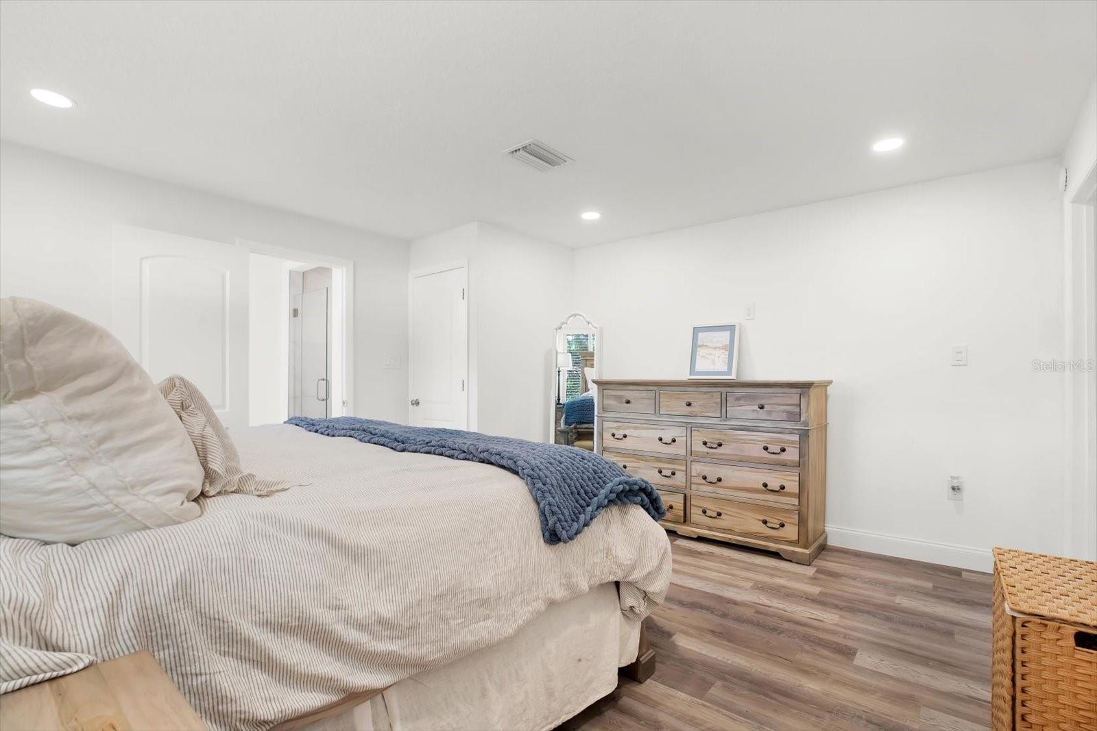 1703 W ELDRED DR, TAMPA, FL, 33603