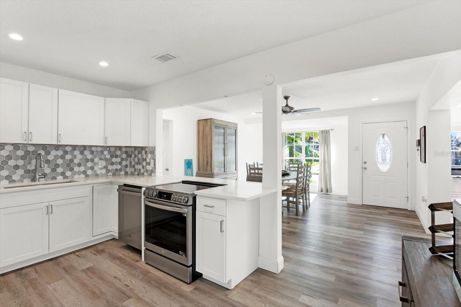 1703 W ELDRED DR, TAMPA, FL, 33603