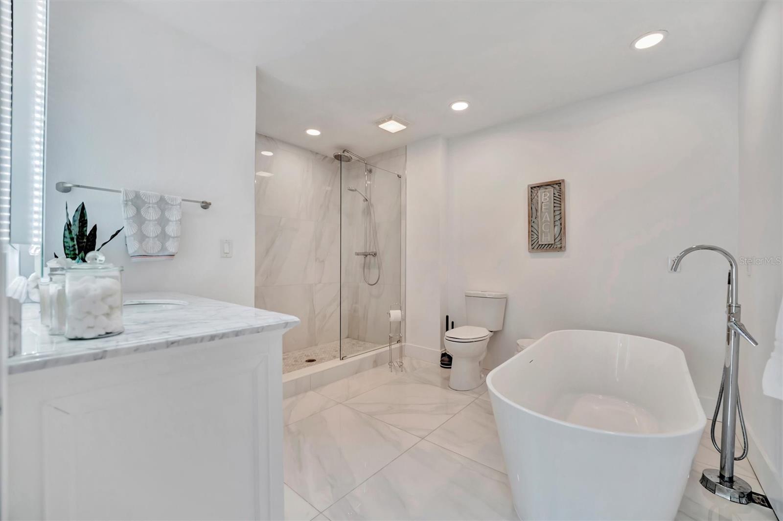 567 VENICE LN, SARASOTA, FL, 34242