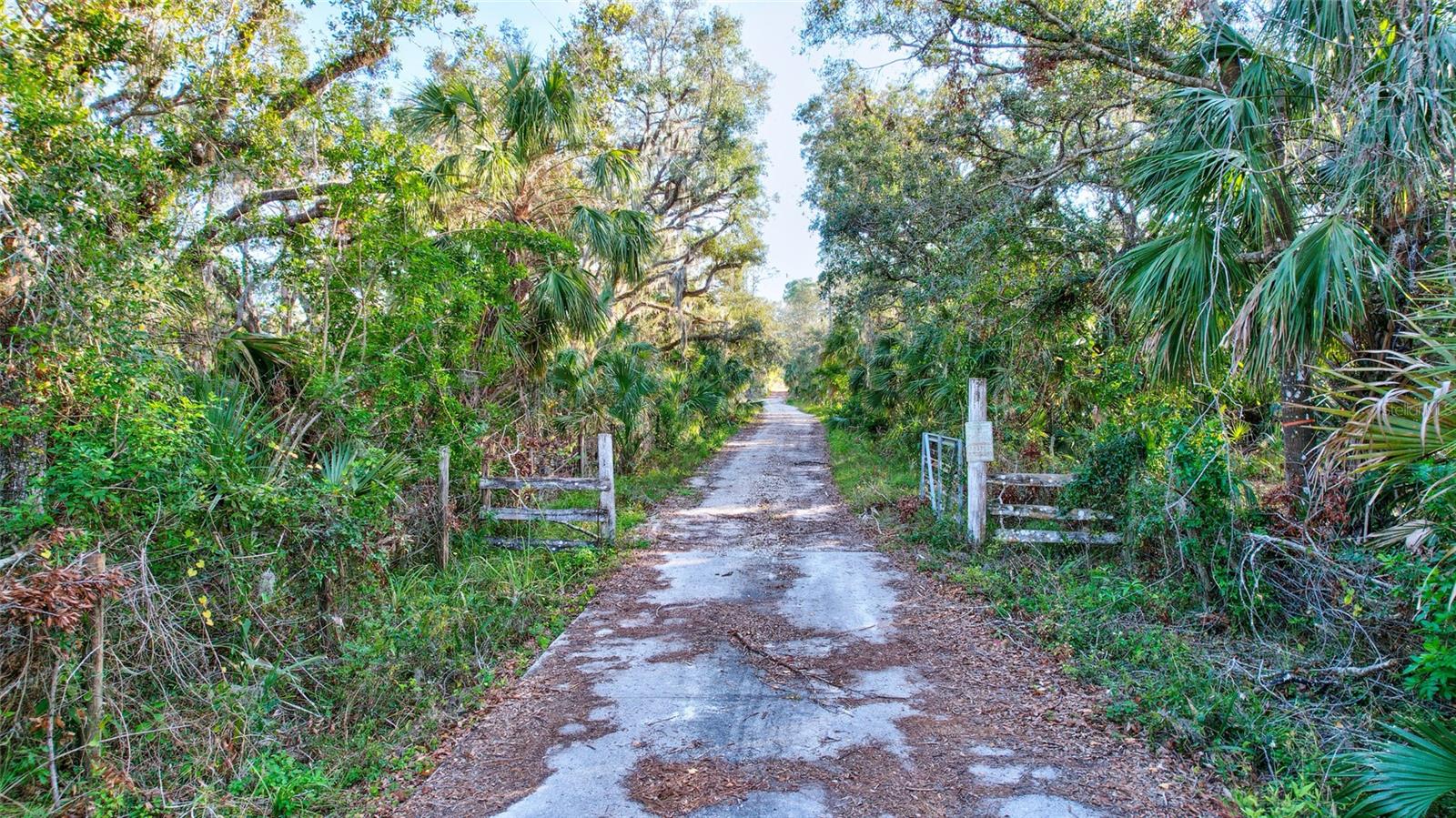 8330 LINGER LODGE RD, BRADENTON, FL, 34202