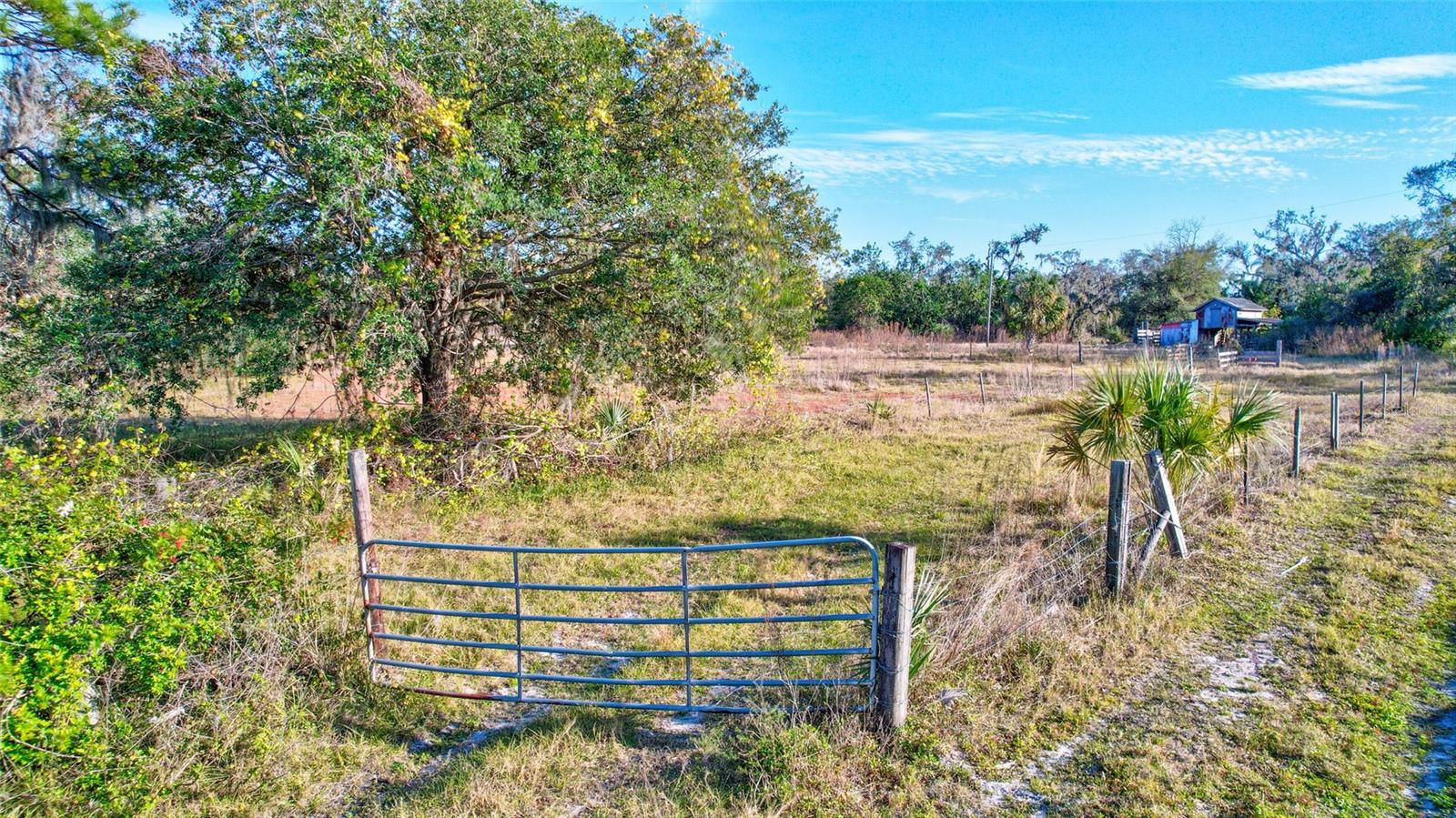 8330 LINGER LODGE RD, BRADENTON, FL, 34202