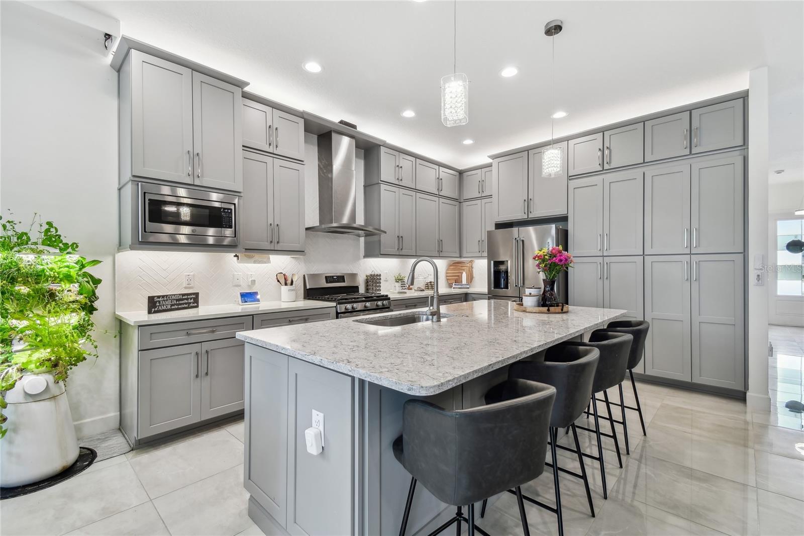 3135 GREAT BANYAN WAY, WESLEY CHAPEL, FL, 33543