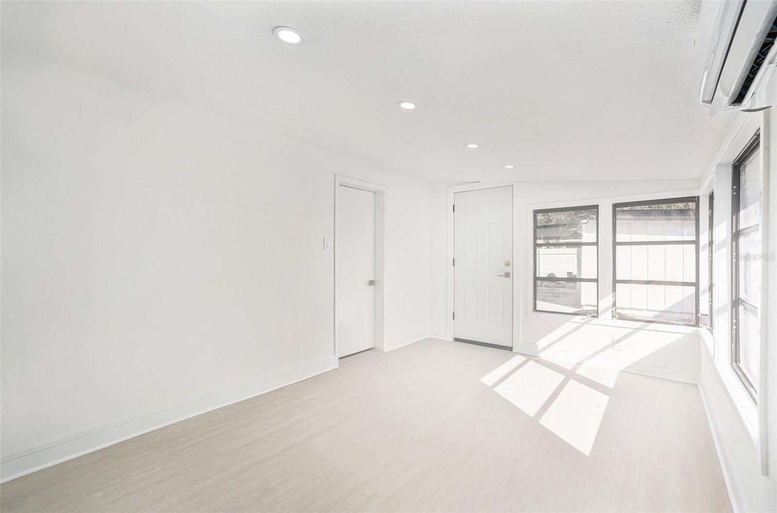 7007 N HUBERT AVE, TAMPA, FL, 33614