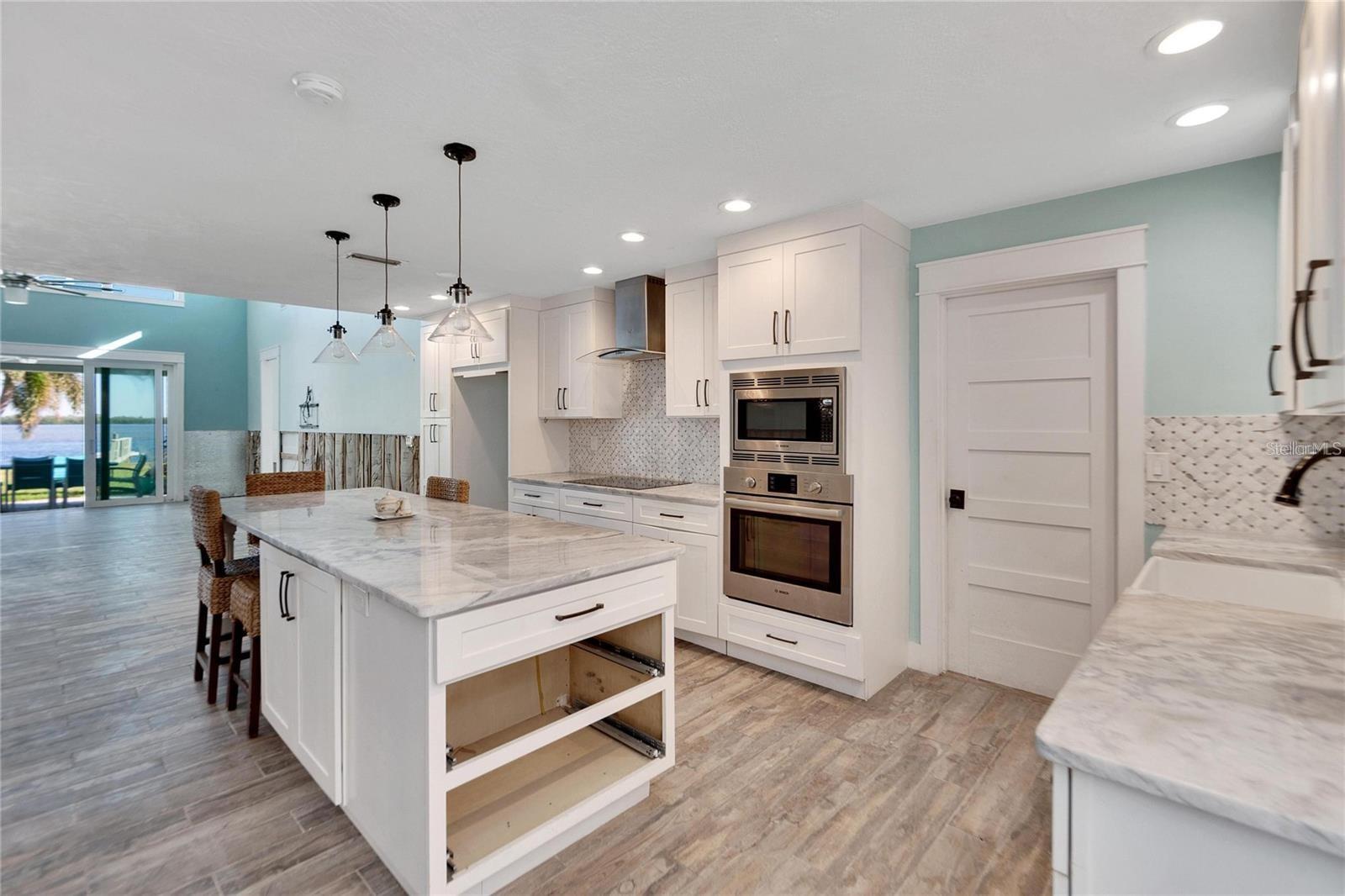 6323 BAYOU GRANDE BLVD NE, ST PETERSBURG, FL, 33702