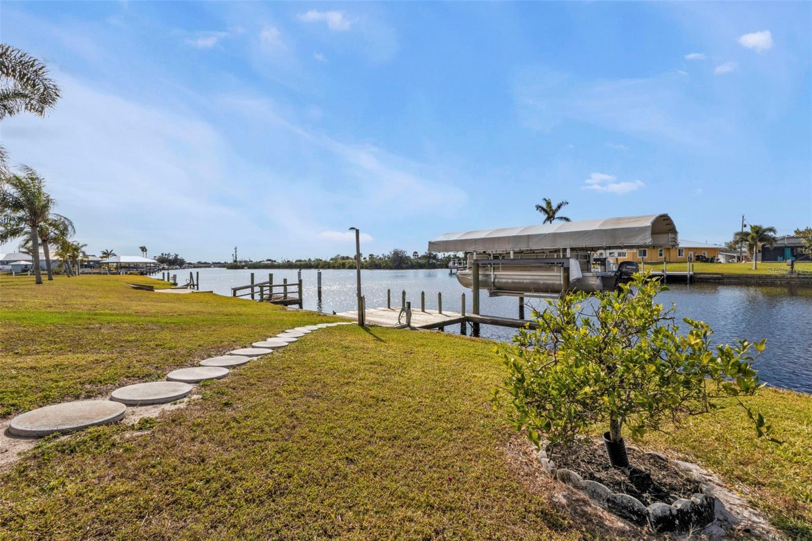 407 DUNN DR NE, PORT CHARLOTTE, FL, 33952