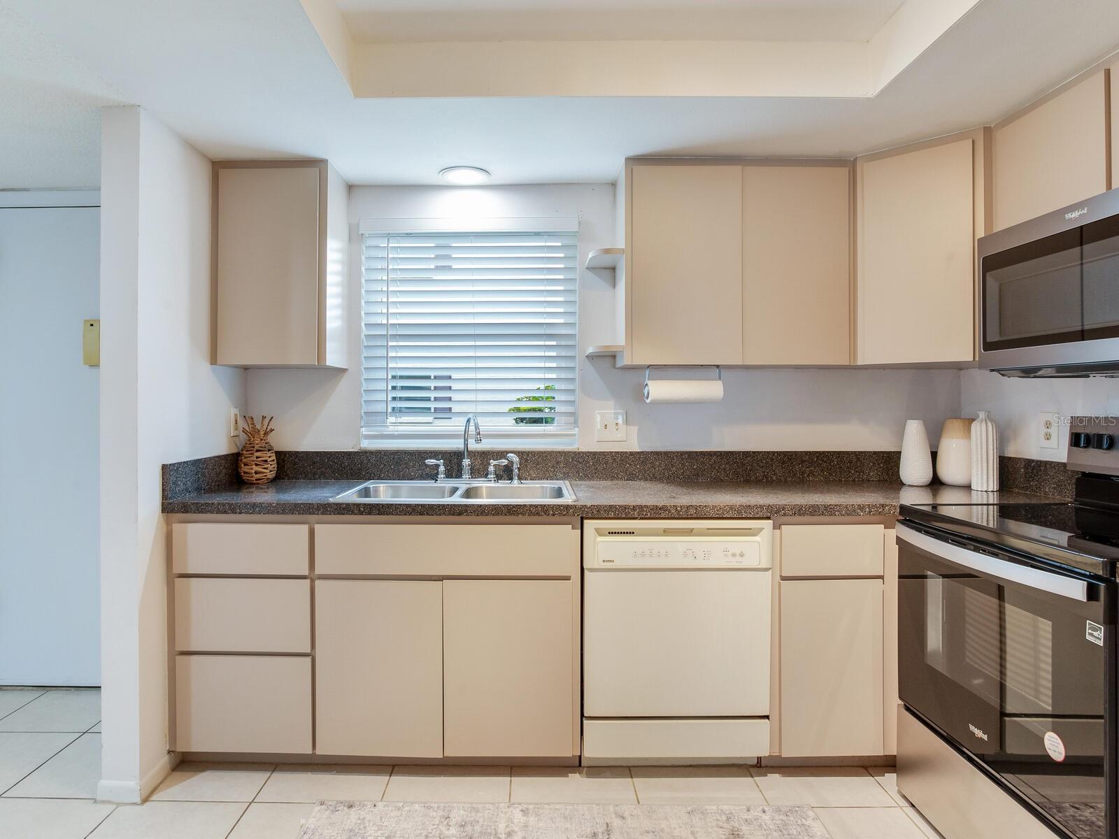 9881 113TH ST #115, SEMINOLE, FL, 33772