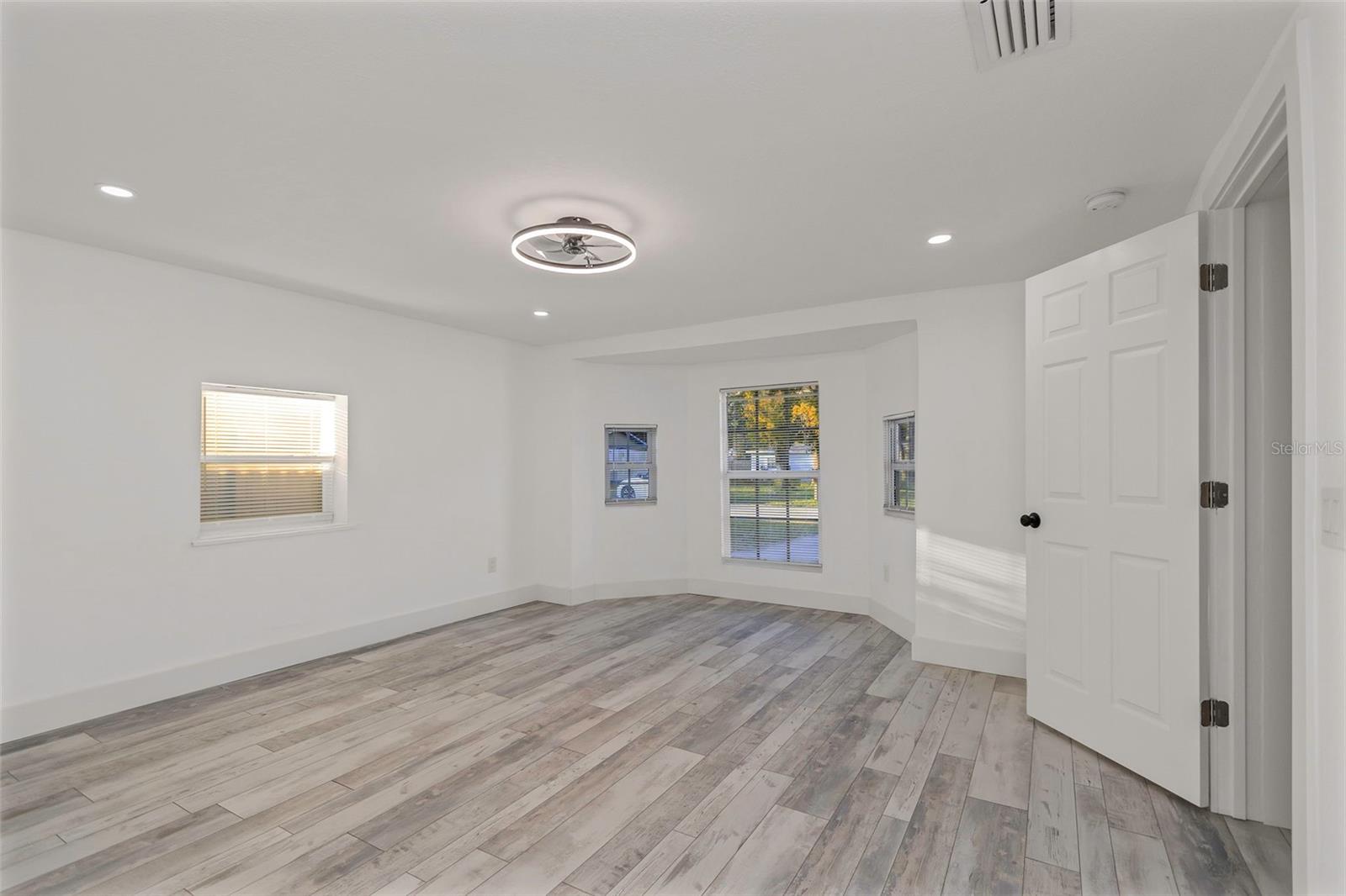 6136 56TH AVE N, ST PETERSBURG, FL, 33709
