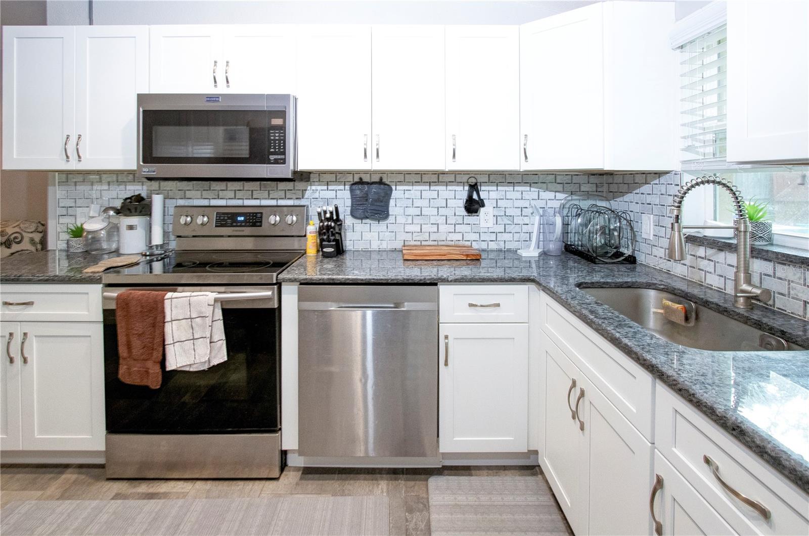 1208 ORANGE AVE, DUNEDIN, FL, 34698