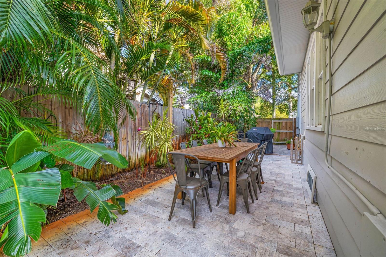 425 20TH AVE NE, ST PETERSBURG, FL, 33704