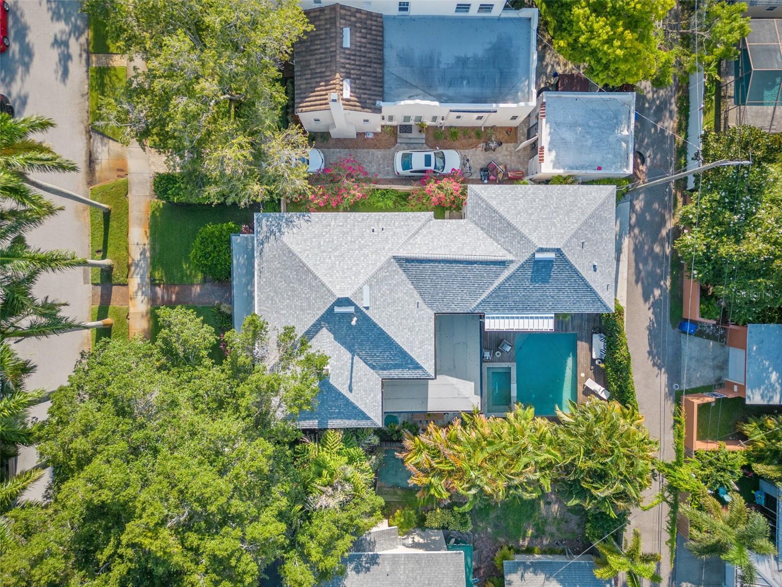 425 20TH AVE NE, ST PETERSBURG, FL, 33704