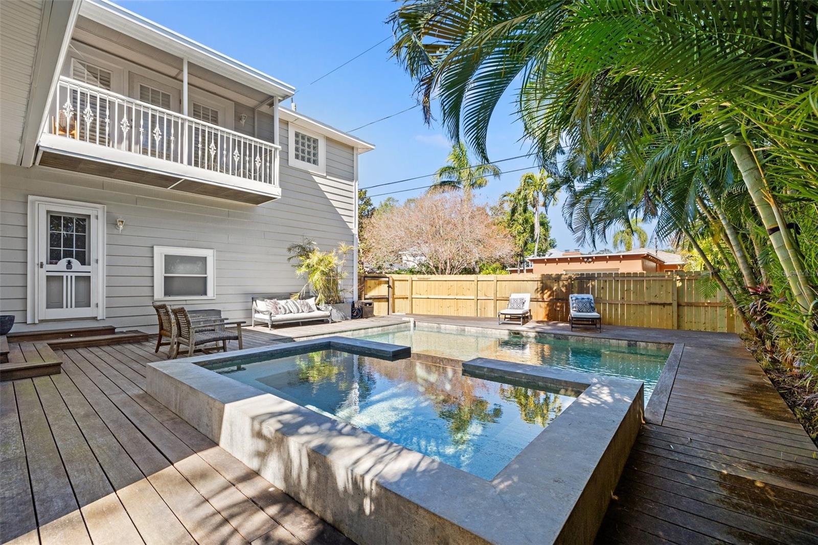 425 20TH AVE NE, ST PETERSBURG, FL, 33704