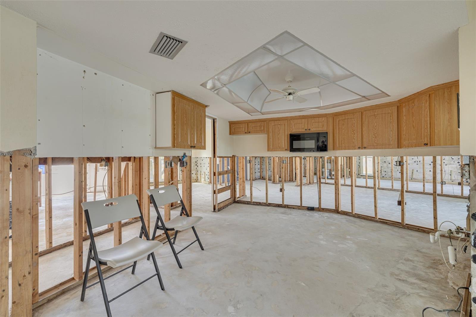 1944 ARVIS CIR E, CLEARWATER, FL, 33764