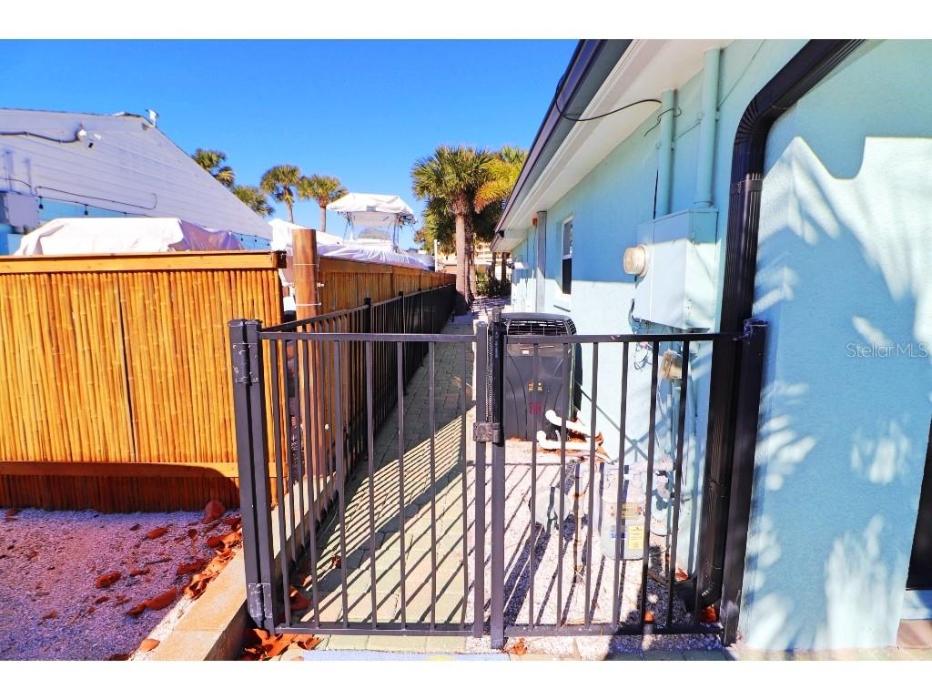 402 LINCOLN AVE, NEW SMYRNA BEACH, FL, 32169