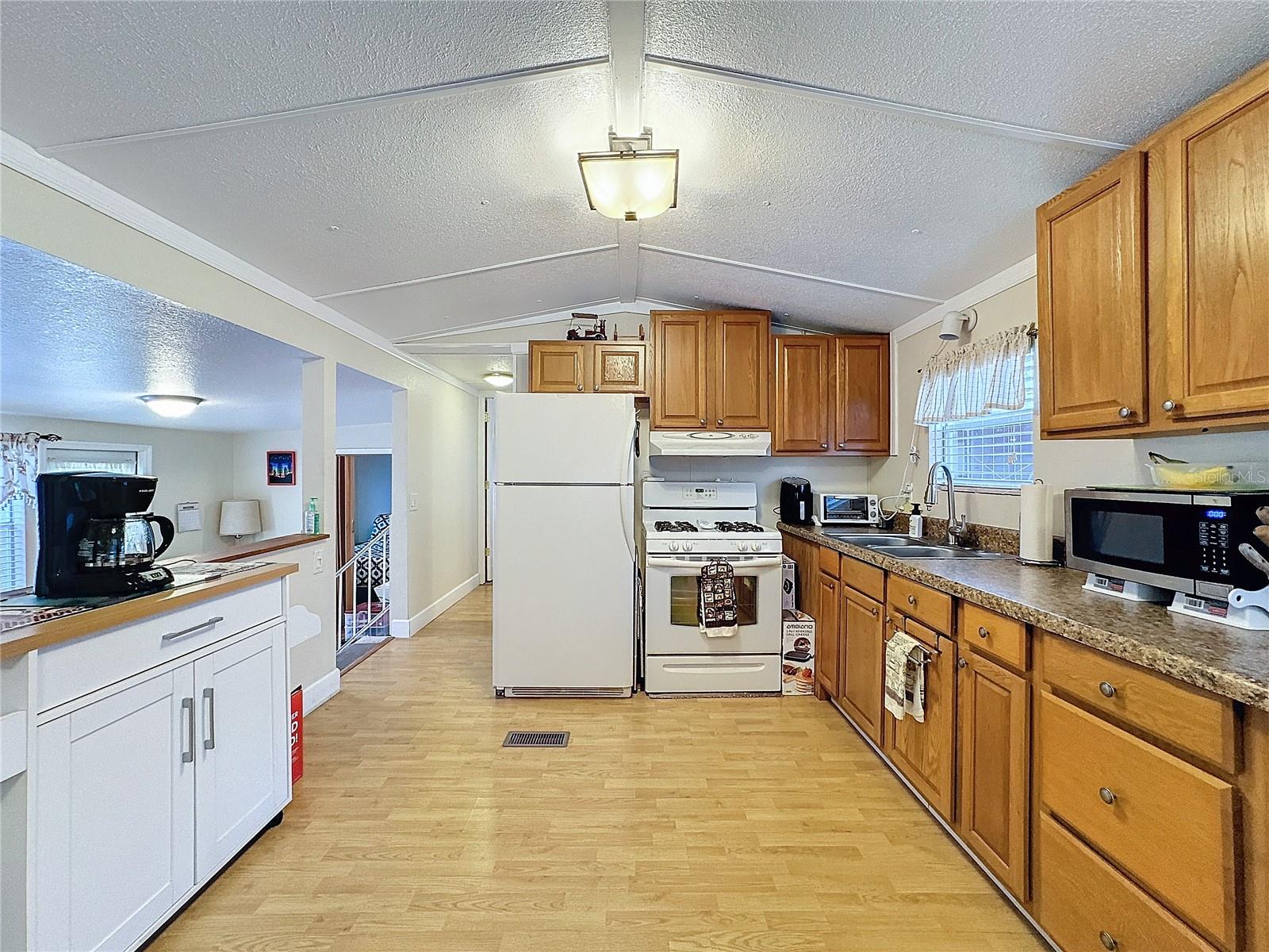 9321 GRIZZLY BEAR LN, WEEKI WACHEE, FL, 34613