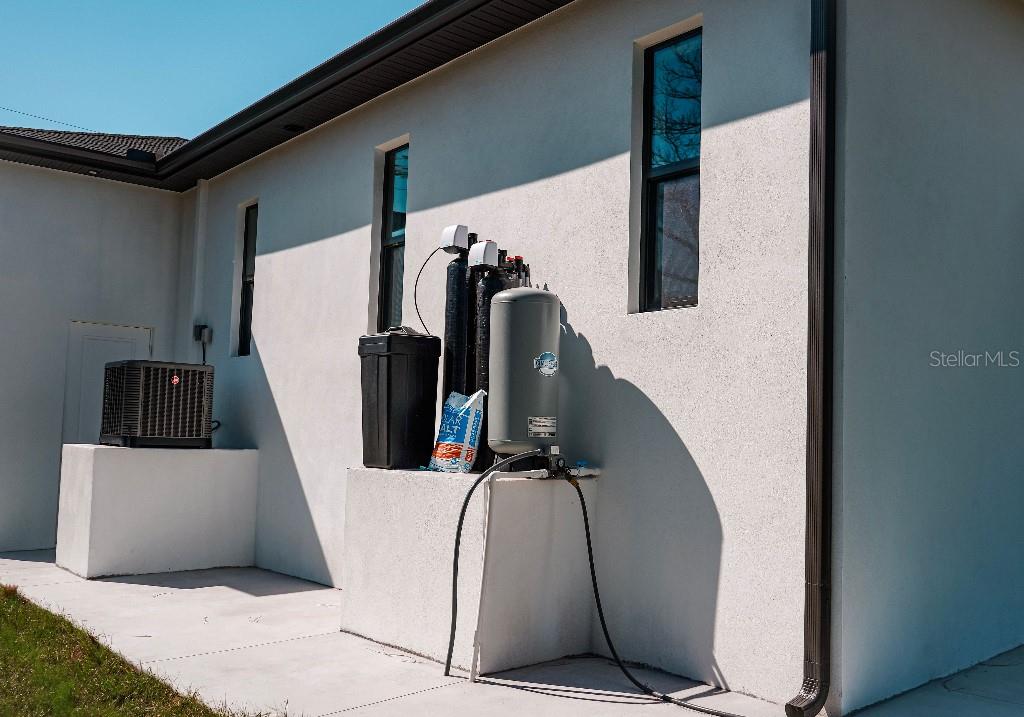 12102 CHAPMAN AVE, PORT CHARLOTTE, FL, 33953