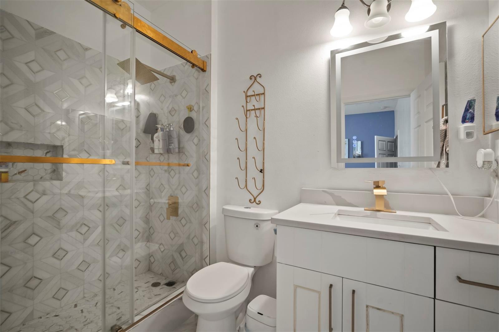 305 E HANLON ST, TAMPA, FL, 33604