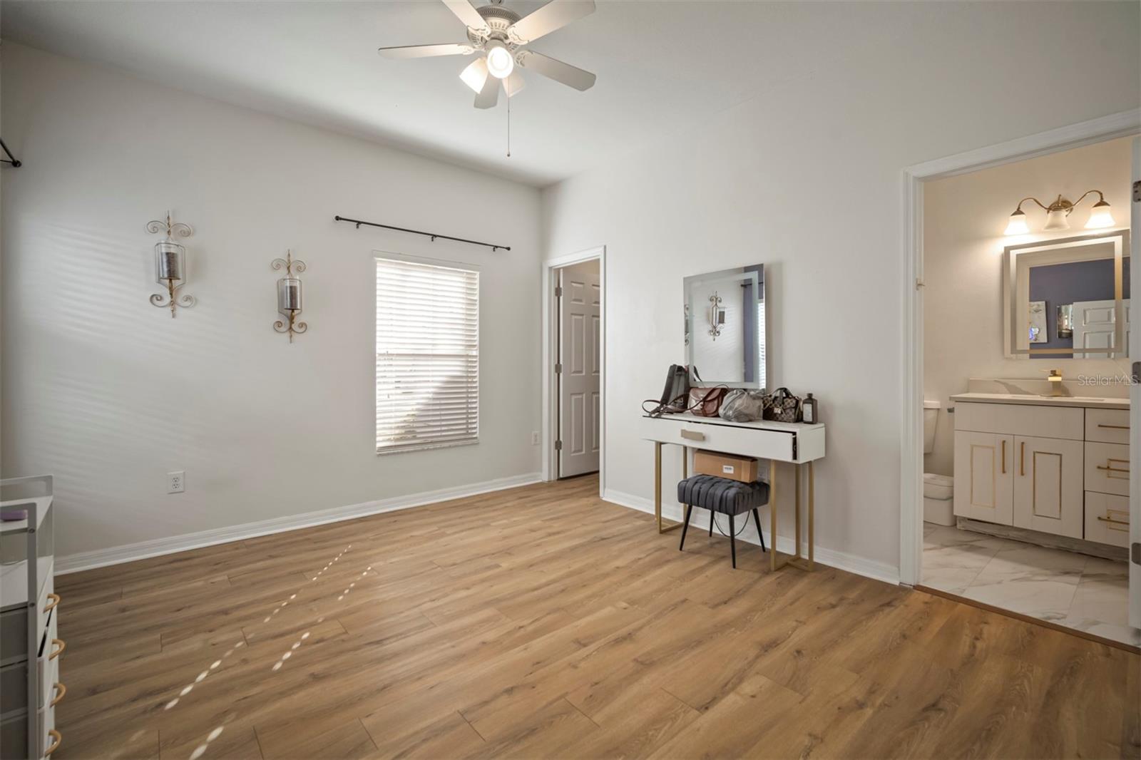 305 E HANLON ST, TAMPA, FL, 33604