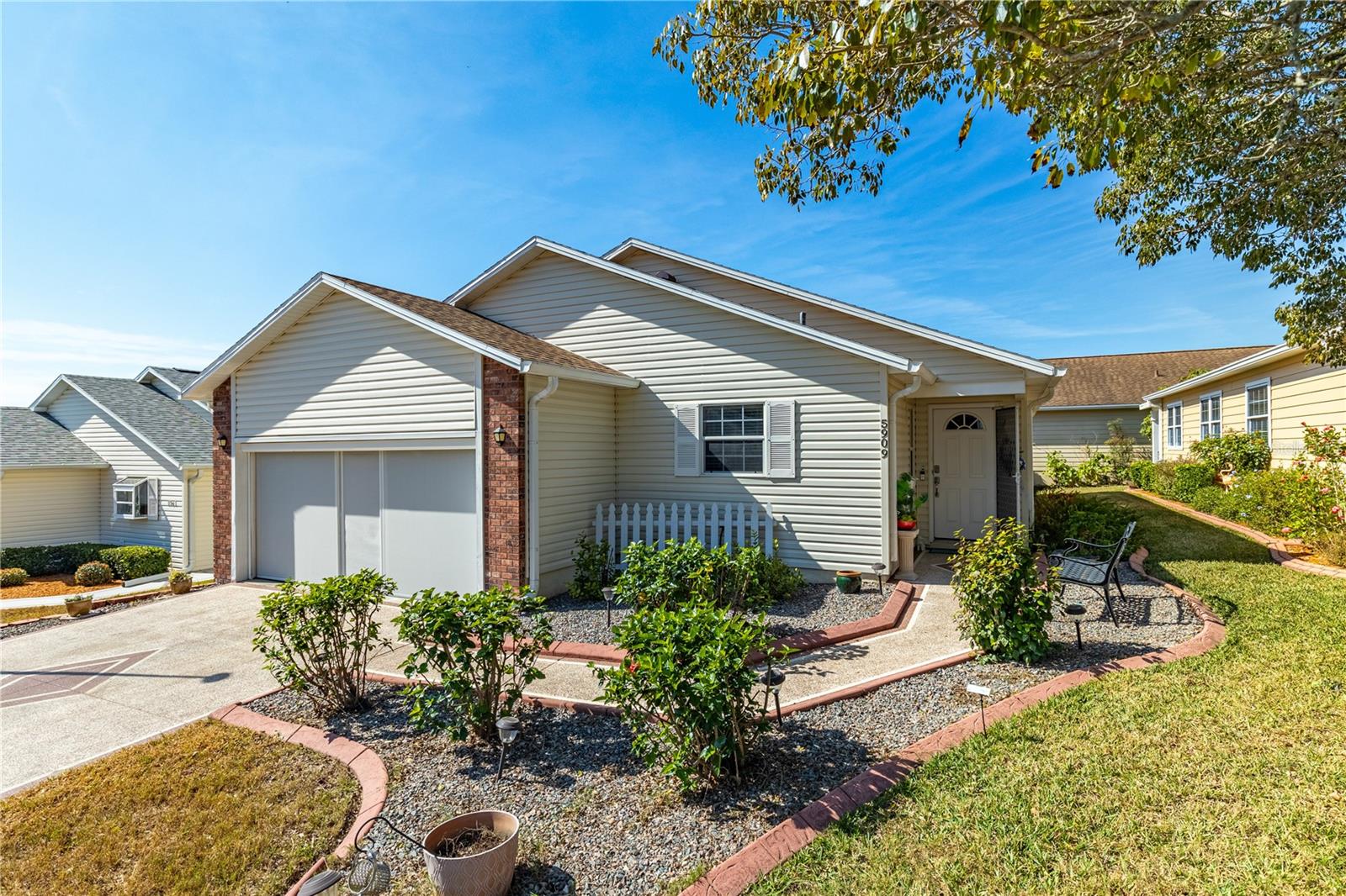 5909 YORKSHIRE DR, ZEPHYRHILLS, FL, 33542