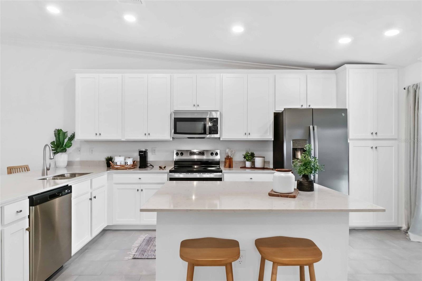 5695 PALMER CIR #202, BRADENTON, FL, 34211