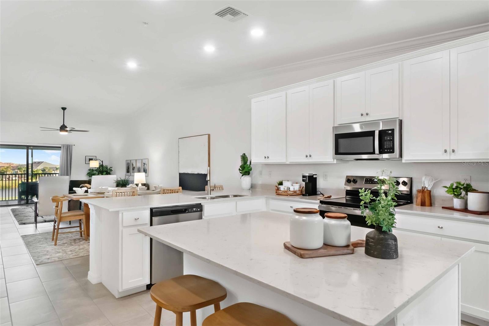 5695 PALMER CIR #202, BRADENTON, FL, 34211