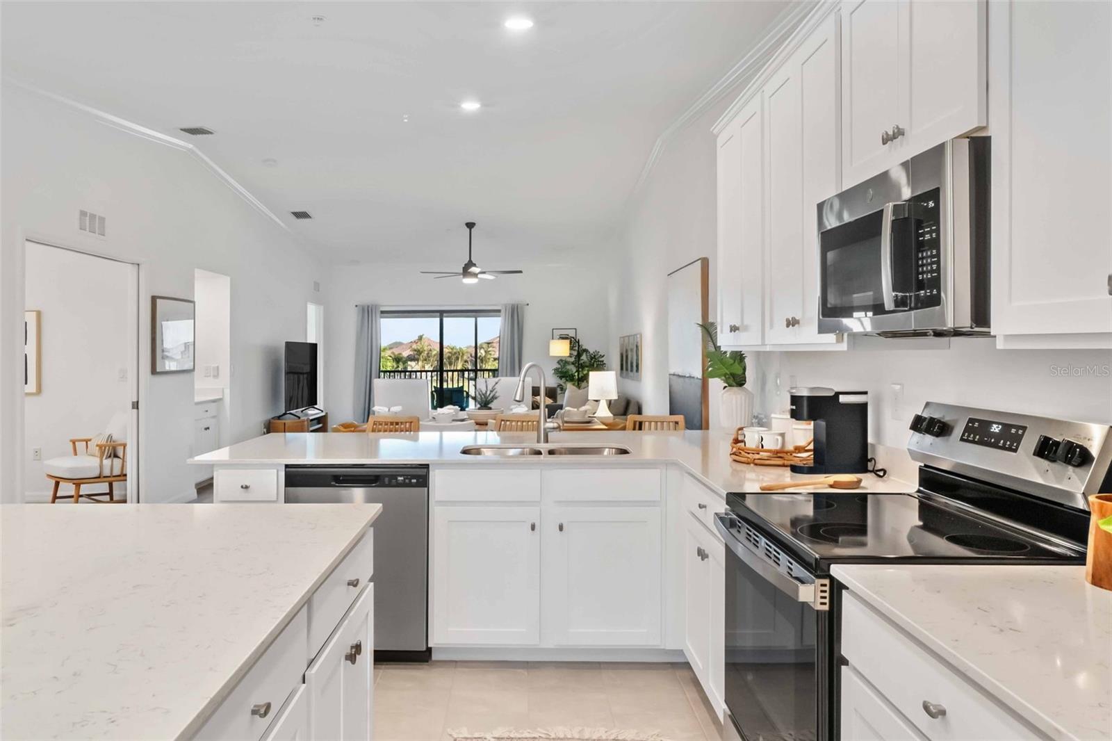 5695 PALMER CIR #202, BRADENTON, FL, 34211