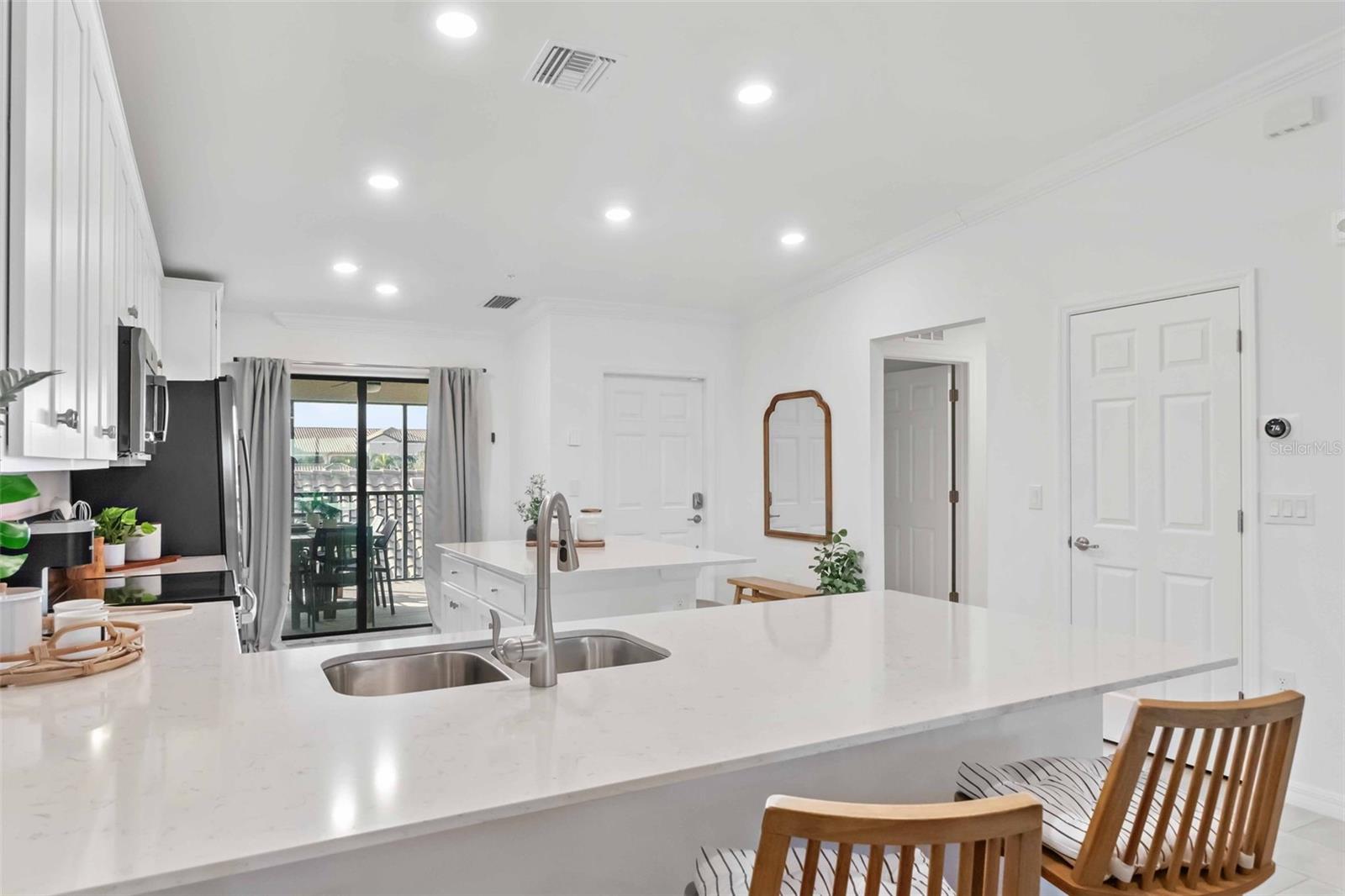 5695 PALMER CIR #202, BRADENTON, FL, 34211