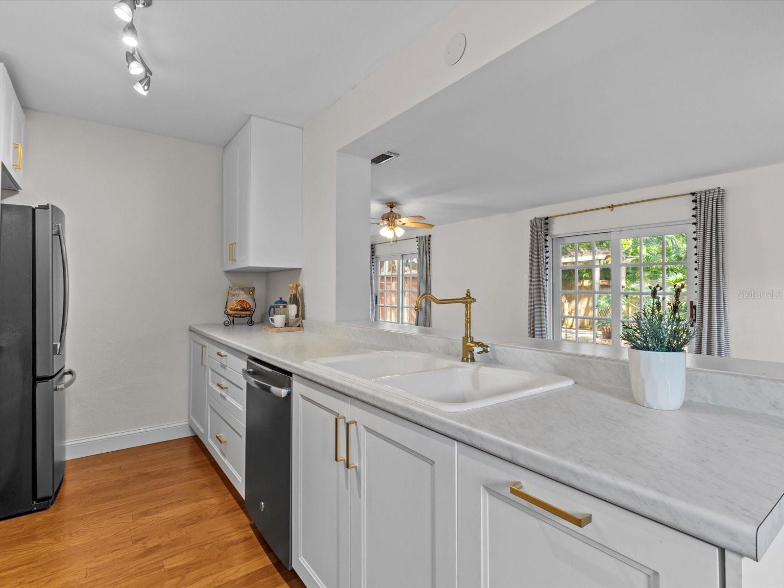3211 W OAKELLAR AVE, TAMPA, FL, 33611