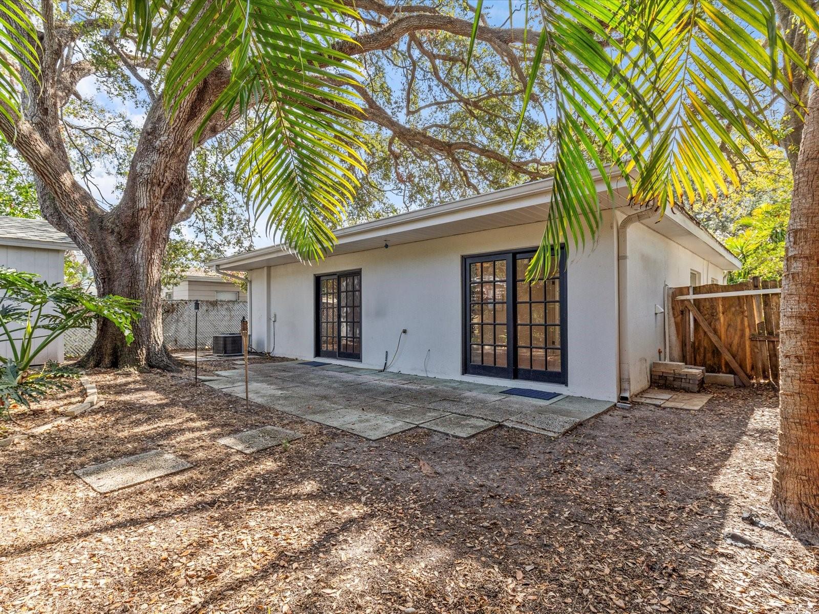 3211 W OAKELLAR AVE, TAMPA, FL, 33611