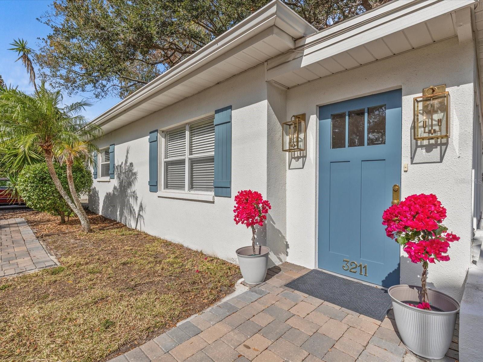 3211 W OAKELLAR AVE, TAMPA, FL, 33611