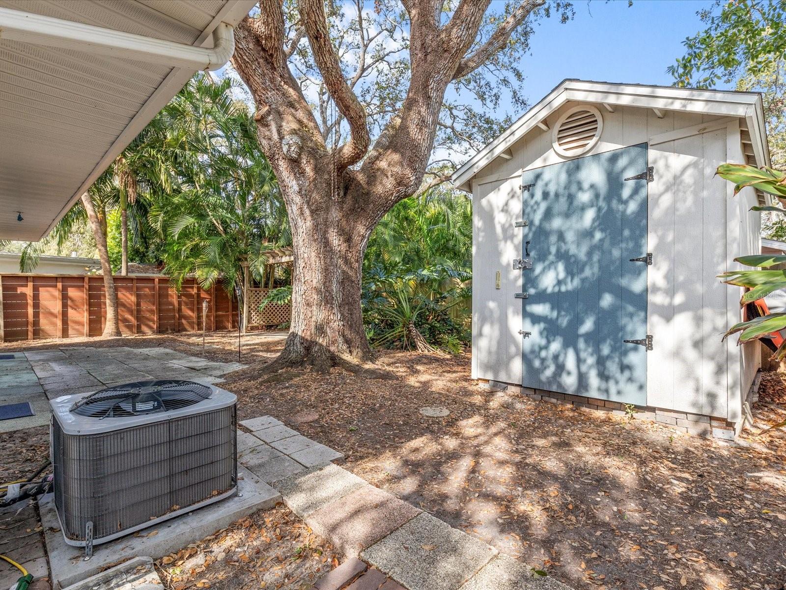 3211 W OAKELLAR AVE, TAMPA, FL, 33611