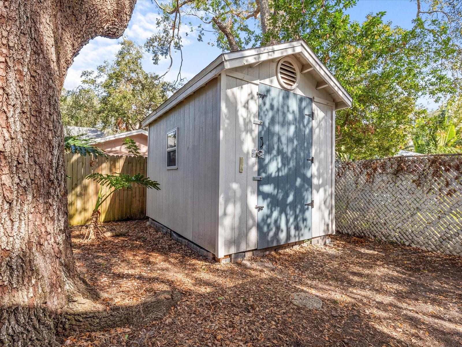 3211 W OAKELLAR AVE, TAMPA, FL, 33611