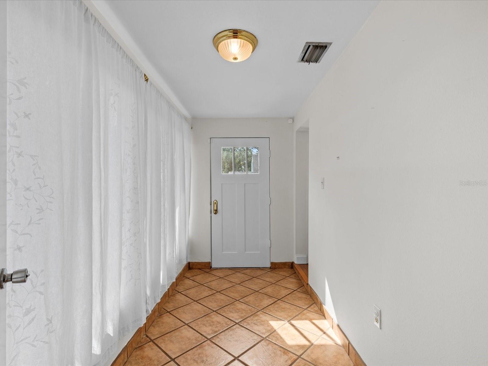 3211 W OAKELLAR AVE, TAMPA, FL, 33611