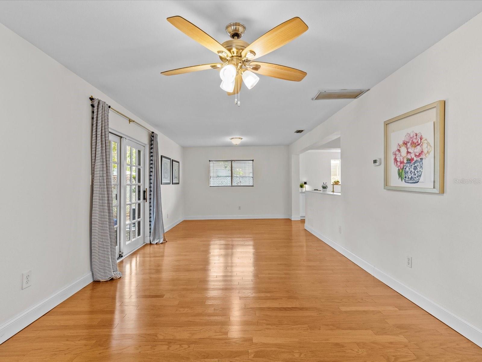 3211 W OAKELLAR AVE, TAMPA, FL, 33611