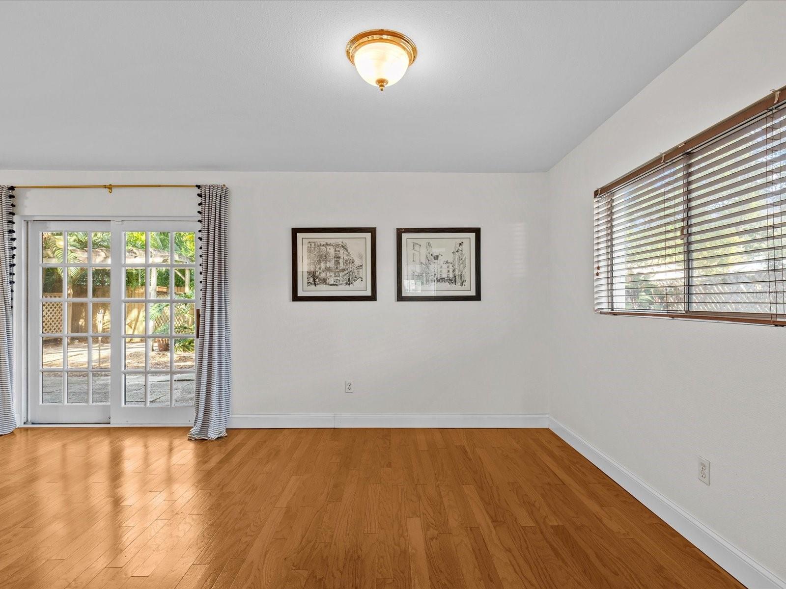 3211 W OAKELLAR AVE, TAMPA, FL, 33611