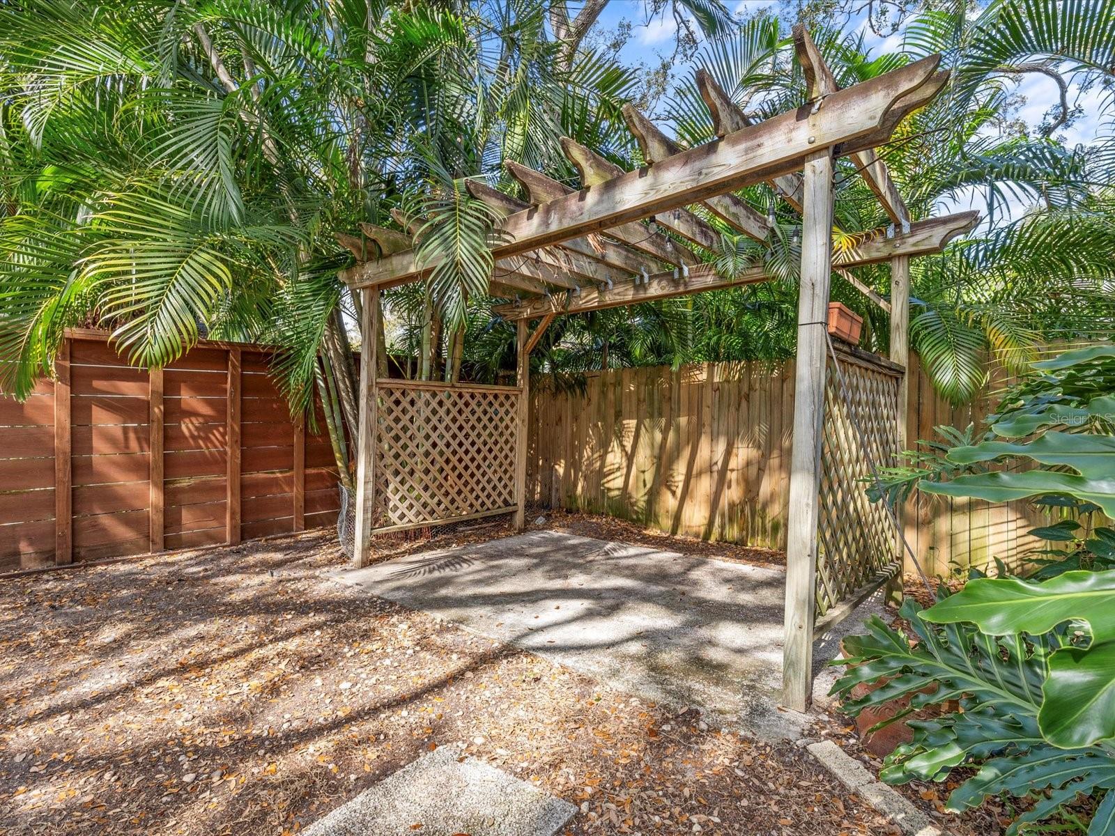 3211 W OAKELLAR AVE, TAMPA, FL, 33611