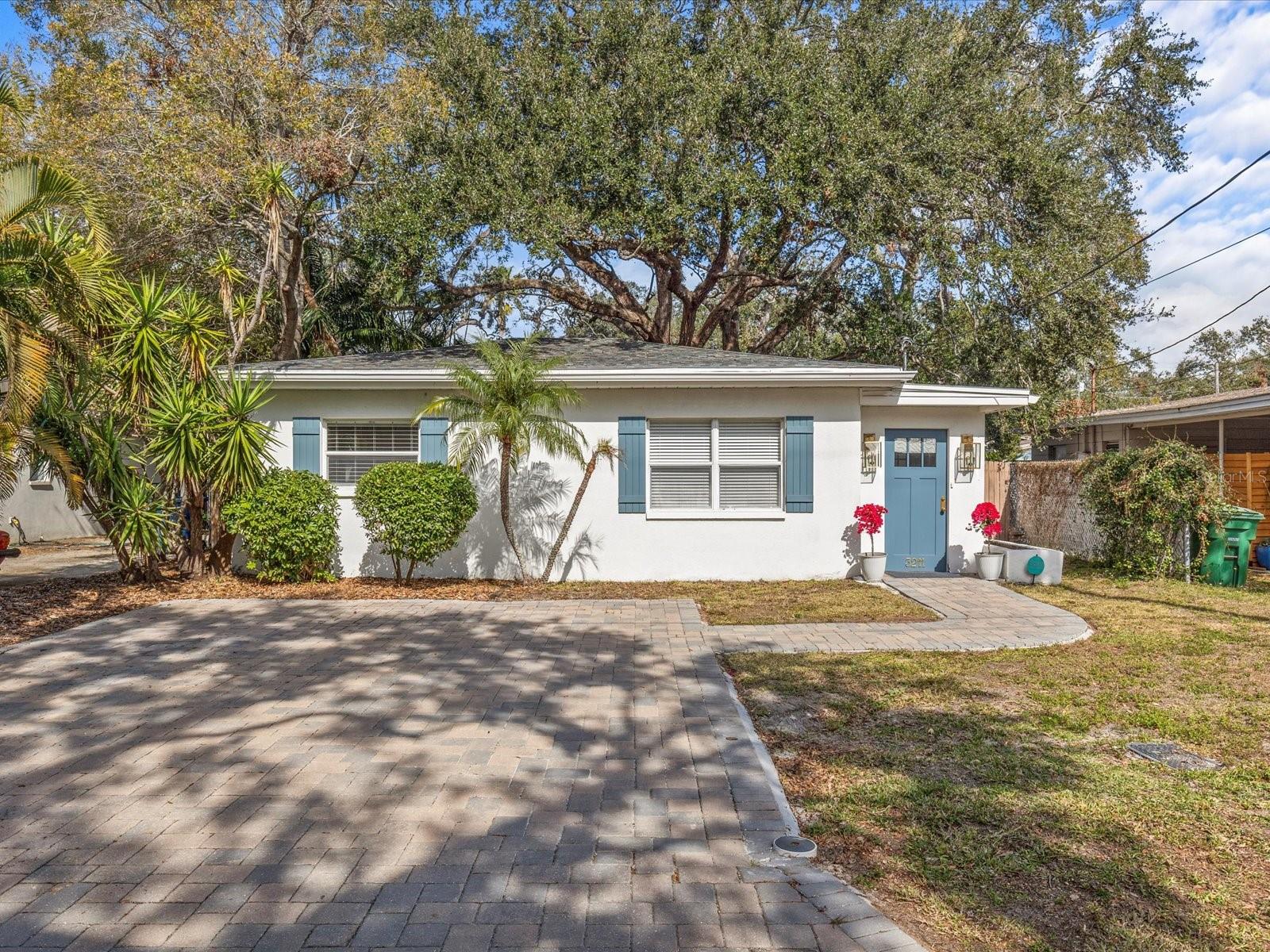 3211 W OAKELLAR AVE, TAMPA, FL, 33611