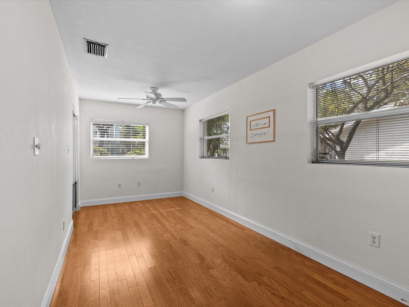 3211 W OAKELLAR AVE, TAMPA, FL, 33611