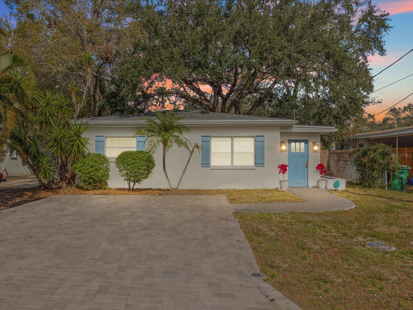 3211 W OAKELLAR AVE, TAMPA, FL, 33611