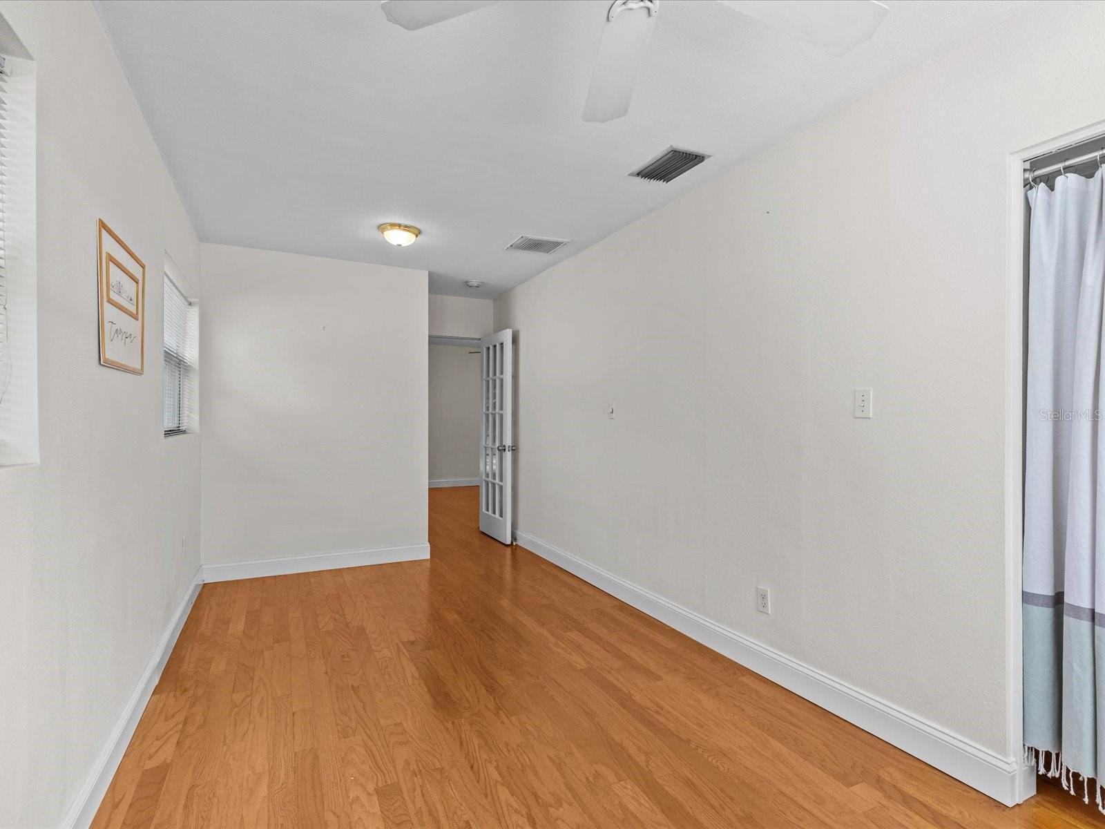 3211 W OAKELLAR AVE, TAMPA, FL, 33611