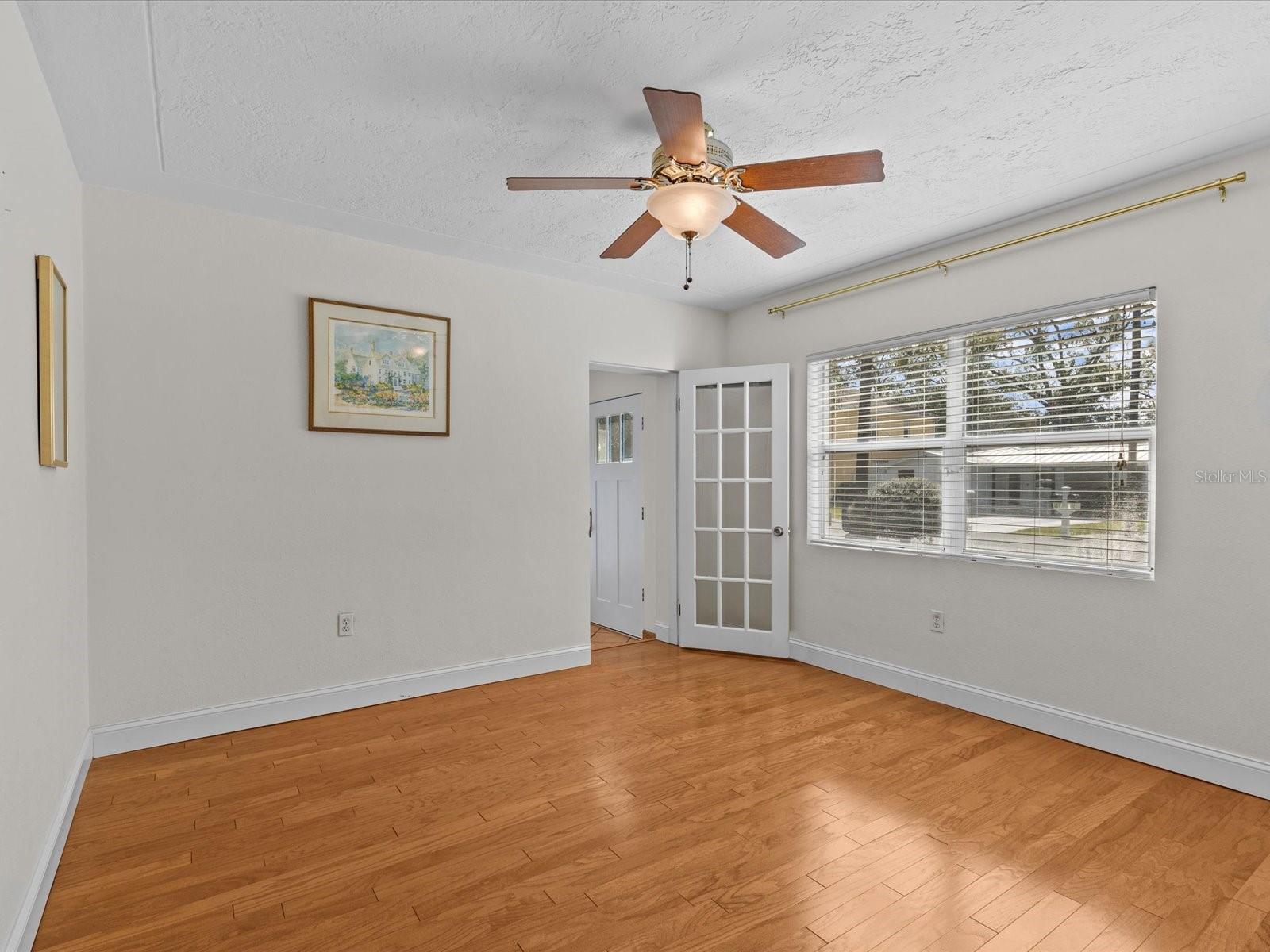 3211 W OAKELLAR AVE, TAMPA, FL, 33611