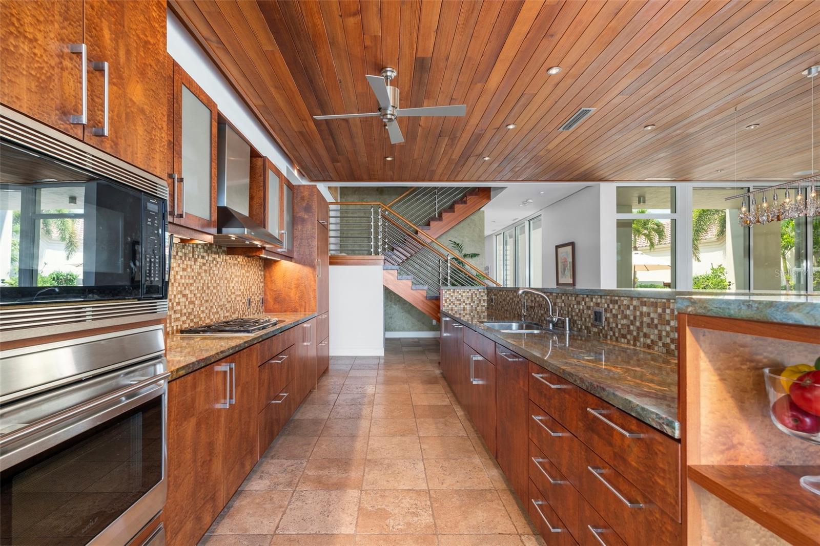 601 WESTON POINTE CT, LONGBOAT KEY, FL, 34228