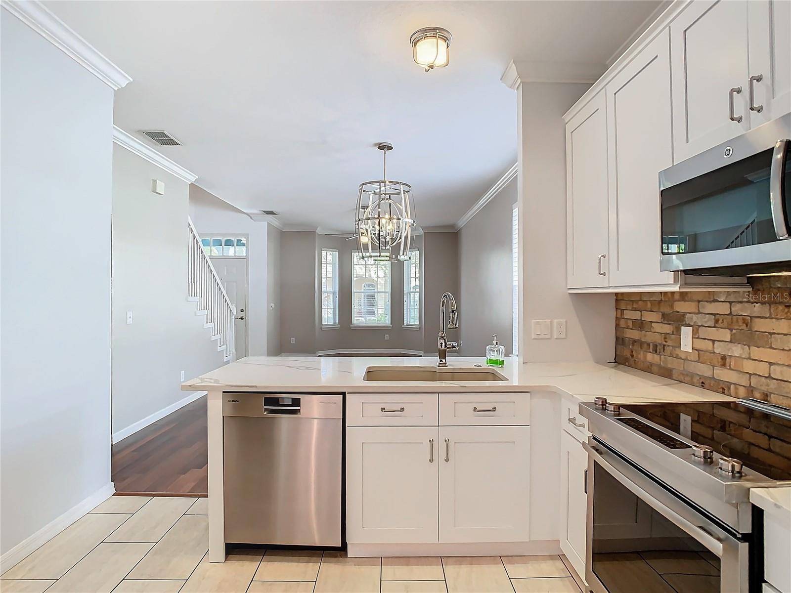 333 N FOREST AVE, ORLANDO, FL, 32803
