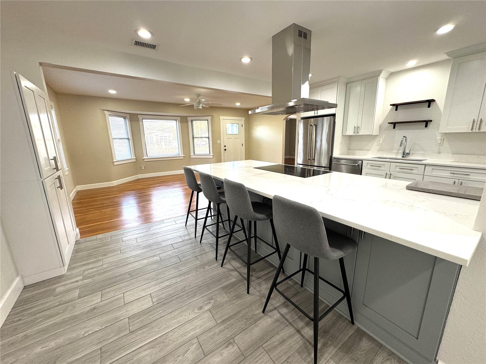 2720 9TH AVE N, ST PETERSBURG, FL, 33713