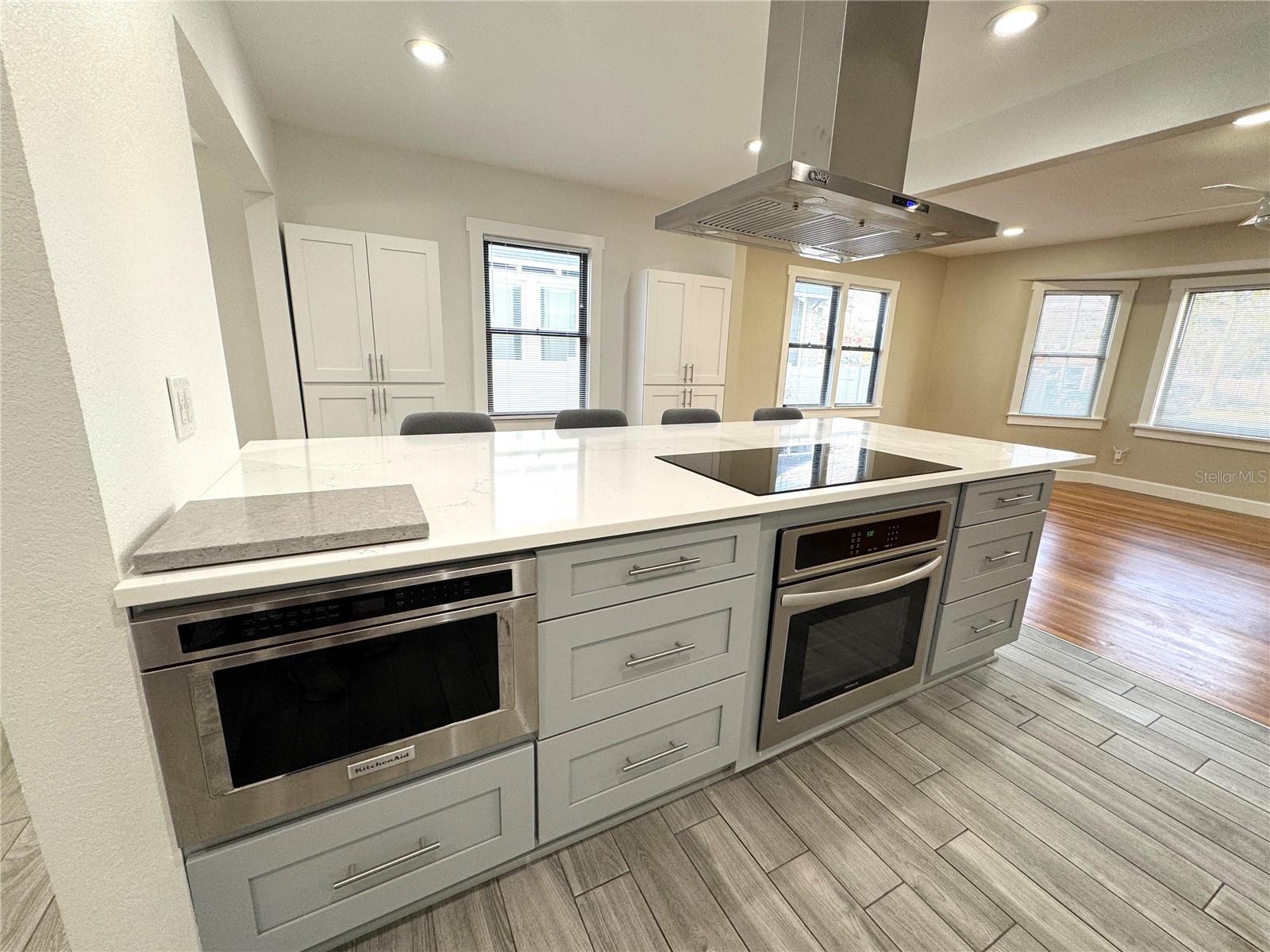 2720 9TH AVE N, ST PETERSBURG, FL, 33713