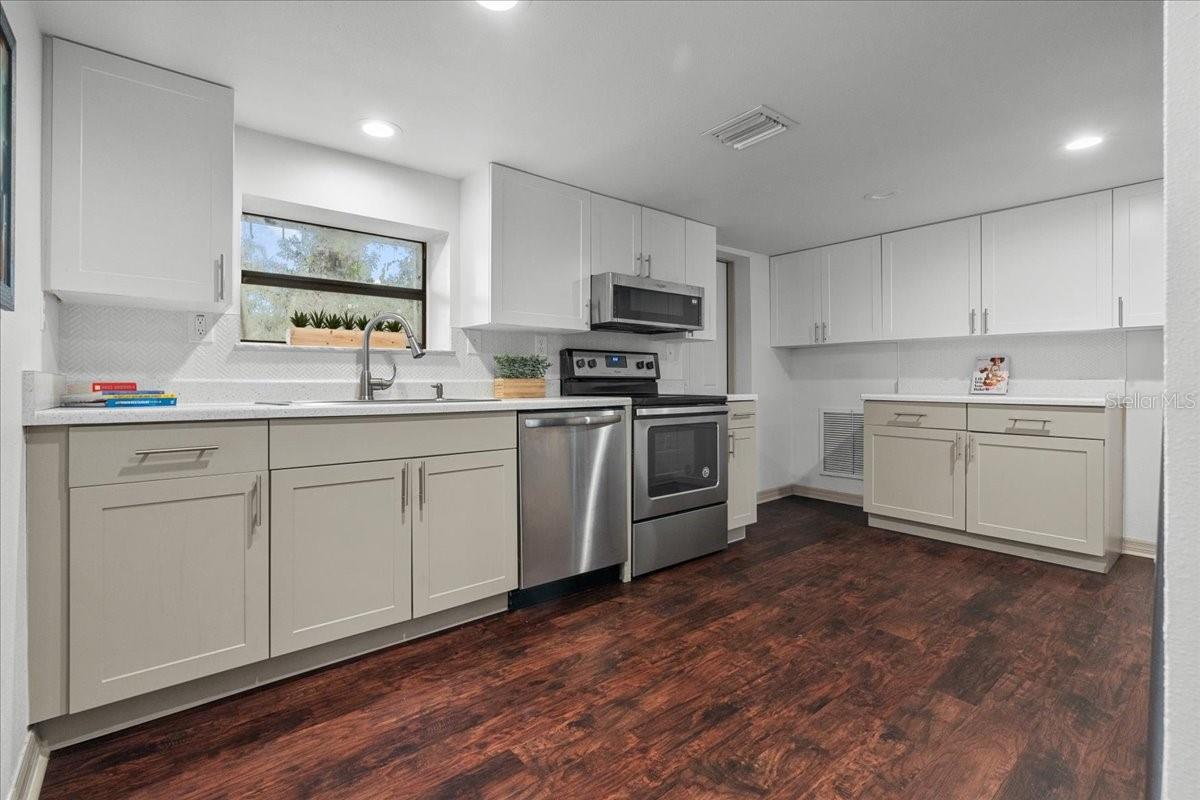 415 N SHINE AVE, ORLANDO, FL, 32803