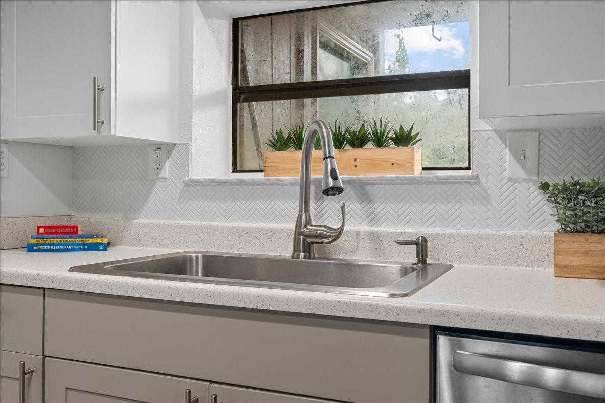 415 N SHINE AVE, ORLANDO, FL, 32803