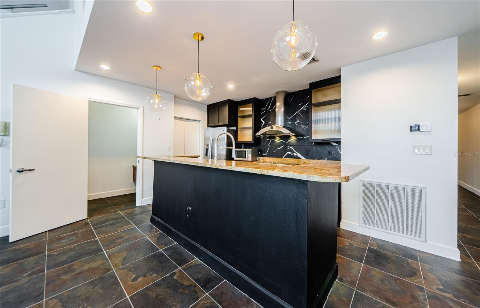 1002 CHANNELSIDE DR #3C, TAMPA, FL, 33602