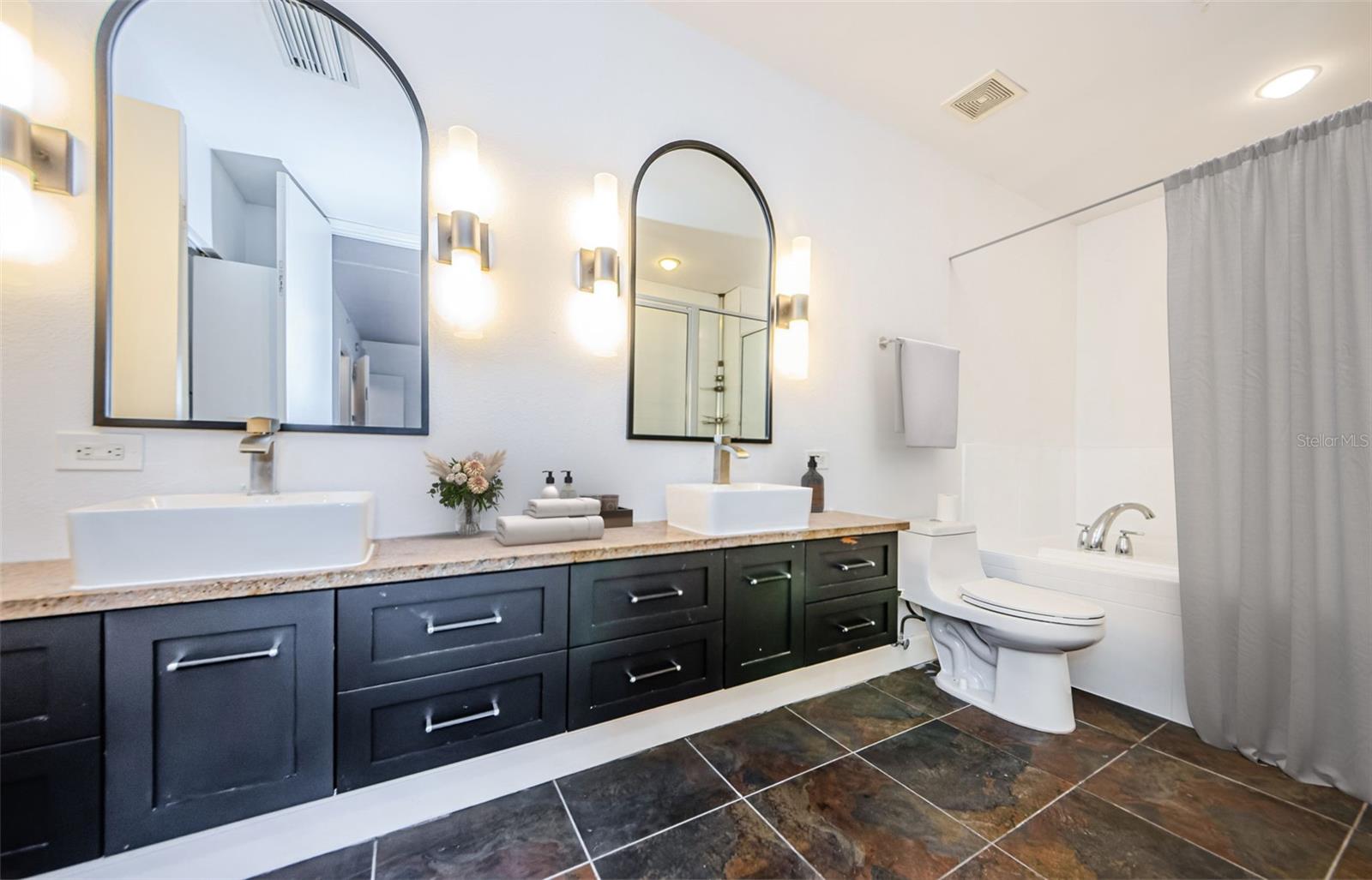 1002 CHANNELSIDE DR #3C, TAMPA, FL, 33602