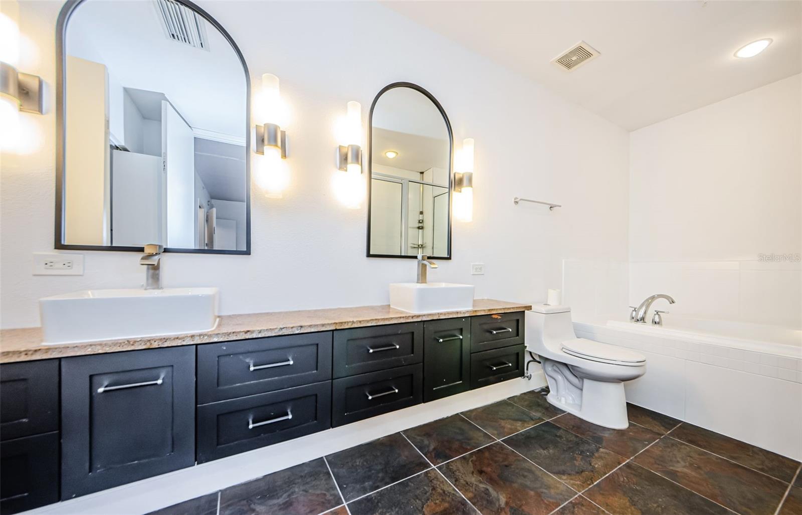 1002 CHANNELSIDE DR #3C, TAMPA, FL, 33602